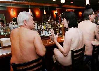 Nudisti al Clothing Optional Dinner