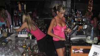 hot_bartenders_10